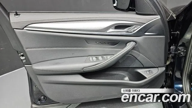BMW 5 Series G30 — Фото автомобиля 13