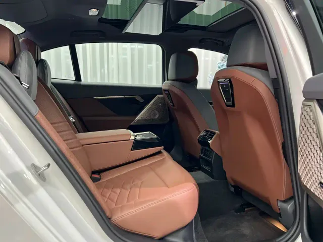 BMW 5 Series — Фото автомобиля 7