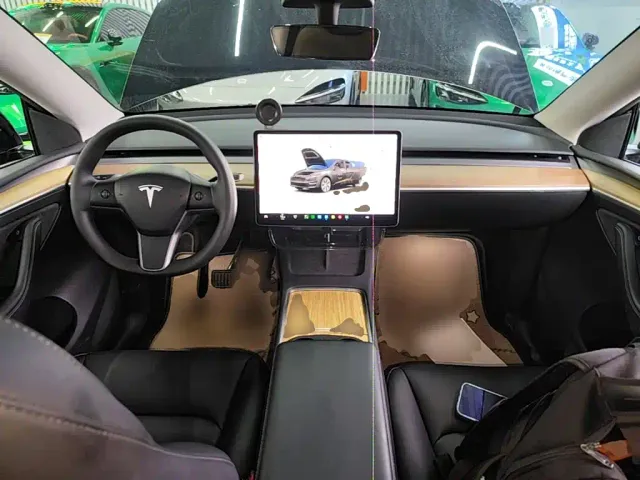 Tesla Model Y — Фото автомобиля 9