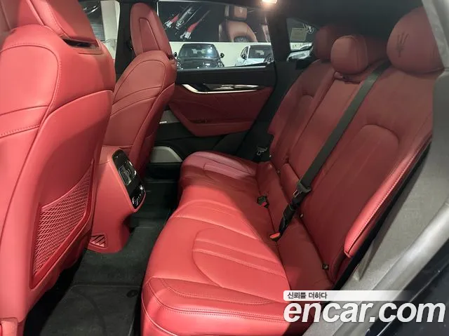 Maserati Levante — Фото автомобиля 11