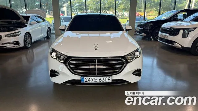 Mercedes-Benz E-Class — Фото автомобиля 3