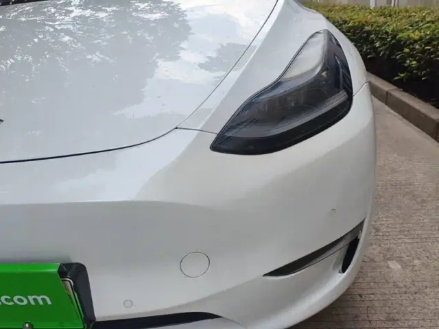Tesla Model Y — Фото автомобиля 17