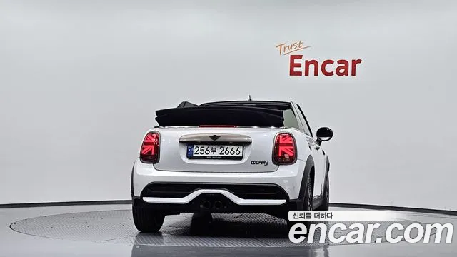 Mini Cooper Convertible — Фото автомобиля 3