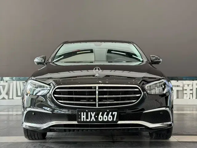 Mercedes-Benz E-Class — Фото автомобиля 2