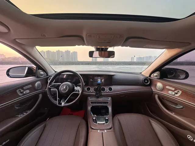 Mercedes-Benz E-Class — Фото автомобиля 5
