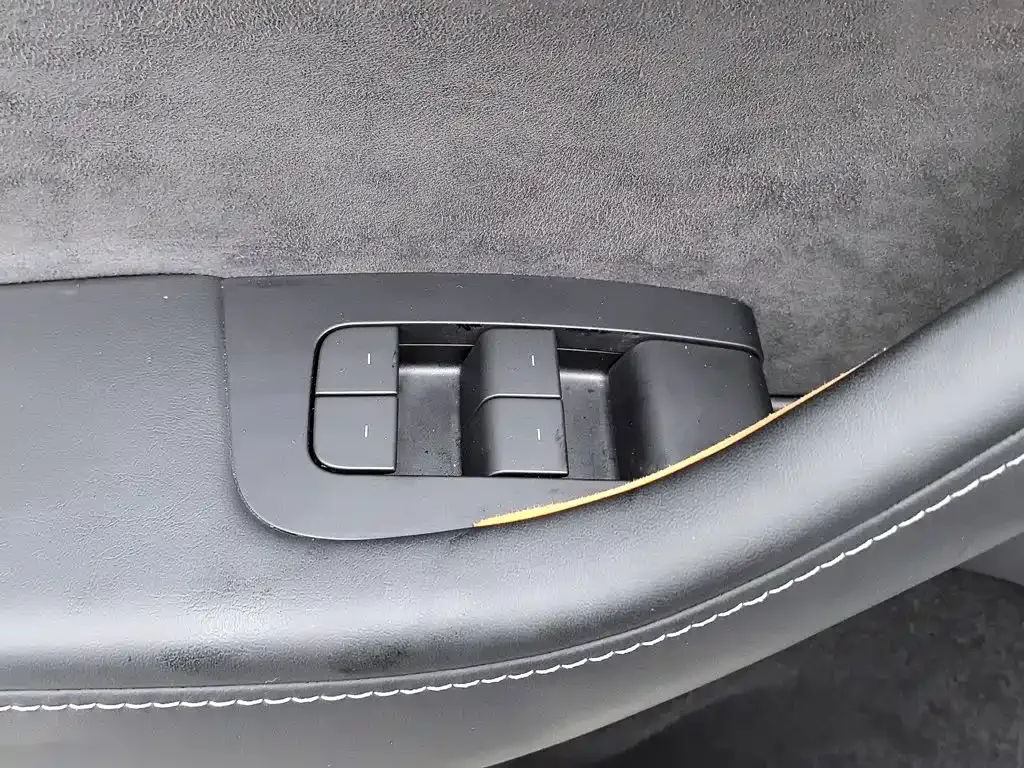 Tesla Model Y 2021 Performance High-Performance AWD — Фото автомобиля 9