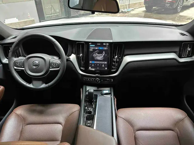 Volvo XC60 — Фото автомобиля 3
