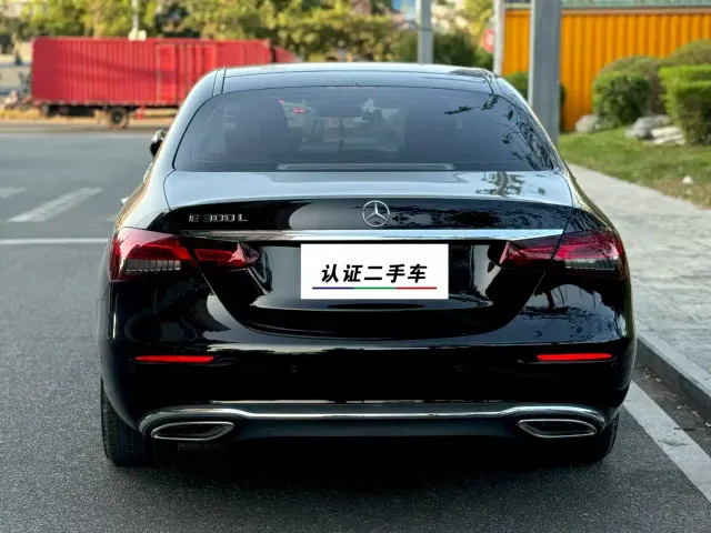 Mercedes-Benz E-Class — Фото автомобиля 3