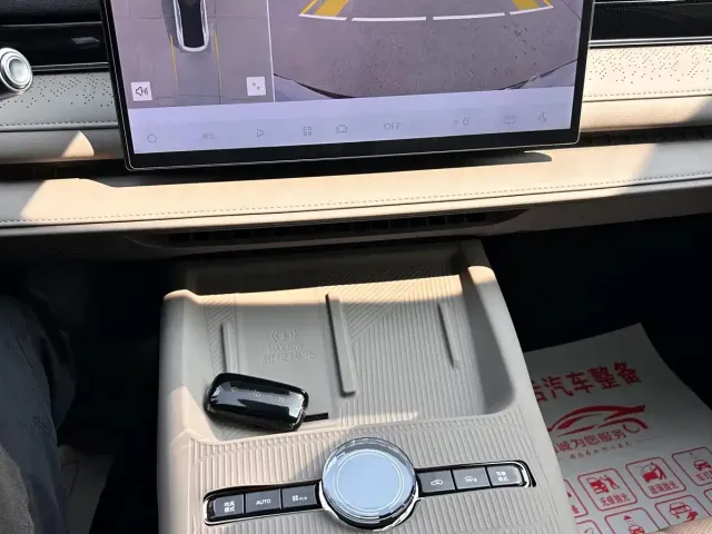 Geely Galaxy Galaxy Xingyao 8 2025 Model 130km EM-i Flagship Edition — Фото автомобиля 14