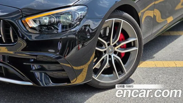 Mercedes-Benz E-Class — Фото автомобиля 3