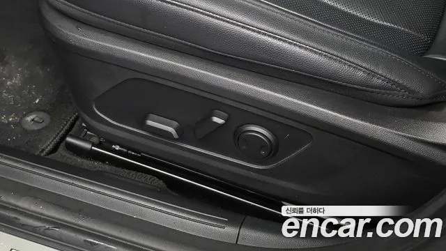 Hyundai Grandeur Grandeur (GN7) 2.5 Бензин 2WD — Фото автомобиля 24