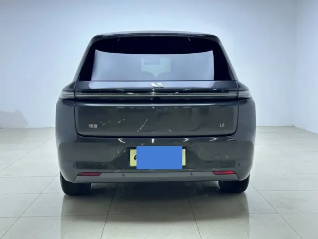 Li Auto L8 — Фото автомобиля 6