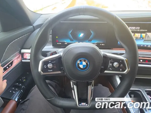 BMW i7 G70 — Фото автомобиля 9