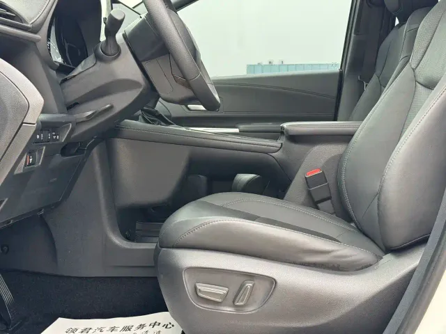 Toyota Sienna — Фото автомобиля 7