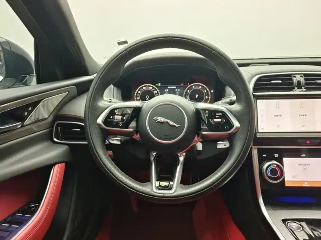 Jaguar XEL — Фото автомобиля 8