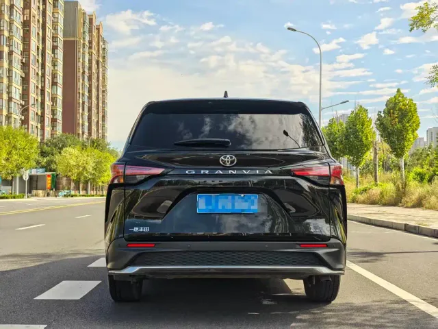 Toyota Granvia — Фото автомобиля 29