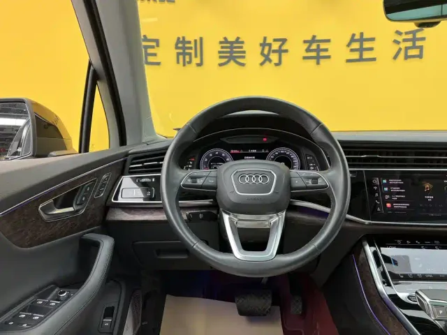 Audi Q7 — Фото автомобиля 16
