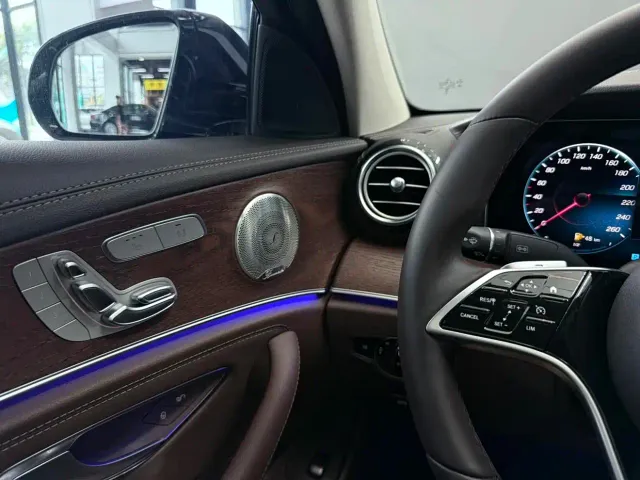 Mercedes-Benz E-Class — Фото автомобиля 9