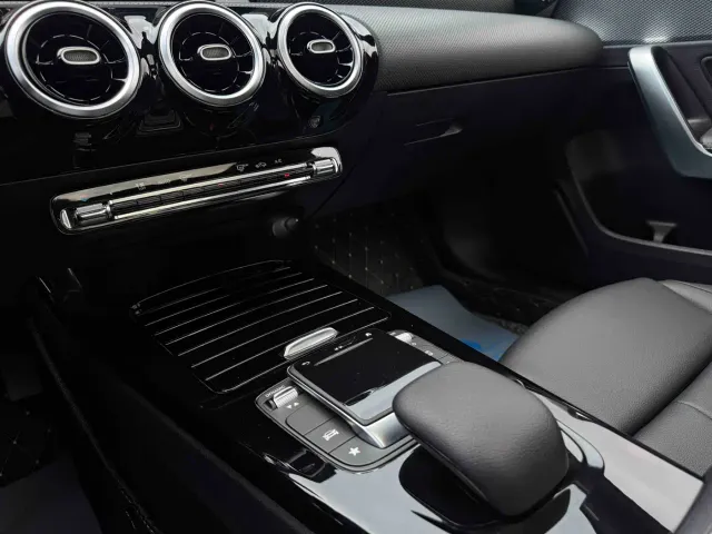 Mercedes-Benz A-Class — Фото автомобиля 14