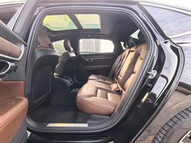 Volvo S90 — Фото автомобиля 11