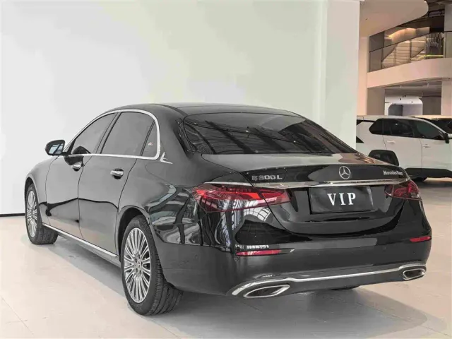 Mercedes-Benz E-Class — Фото автомобиля 7