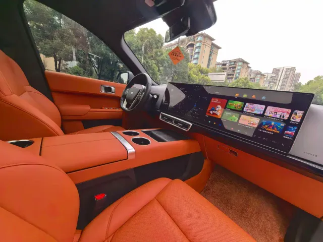 Li Auto L8 — Фото автомобиля 11