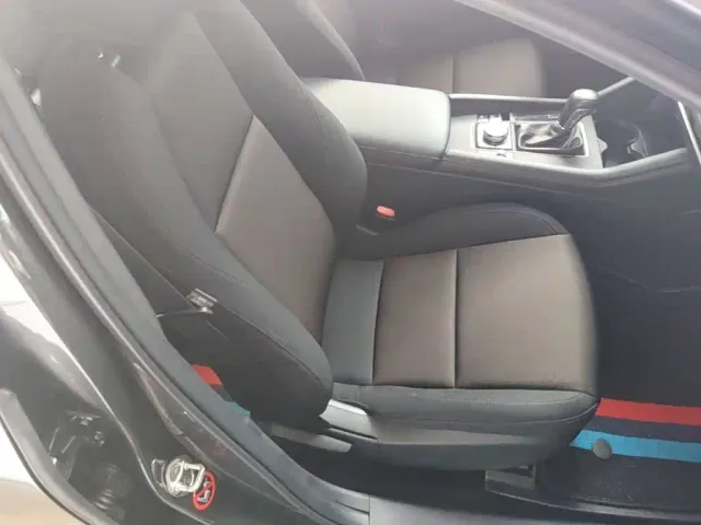 Mazda Axela — Фото автомобиля 24