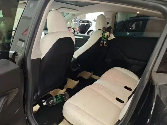 Tesla Model Y — Фото автомобиля 5
