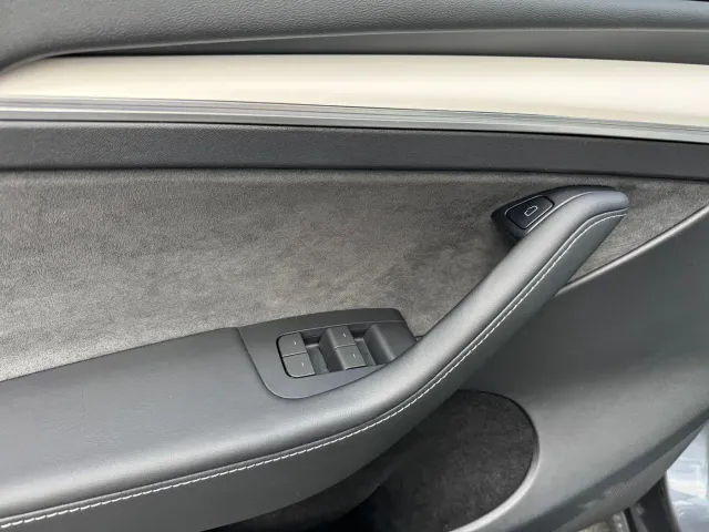 Tesla Model Y — Фото автомобиля 8