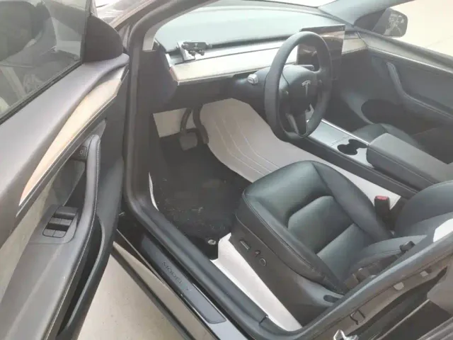 Tesla Model Y — Фото автомобиля 15