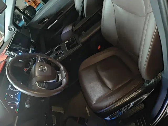 Toyota Sienna — Фото автомобиля 14