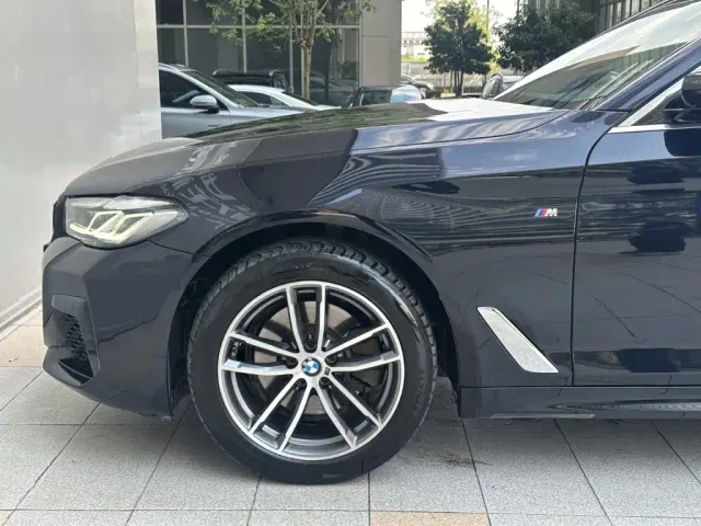 BMW 5 Series — Фото автомобиля 5