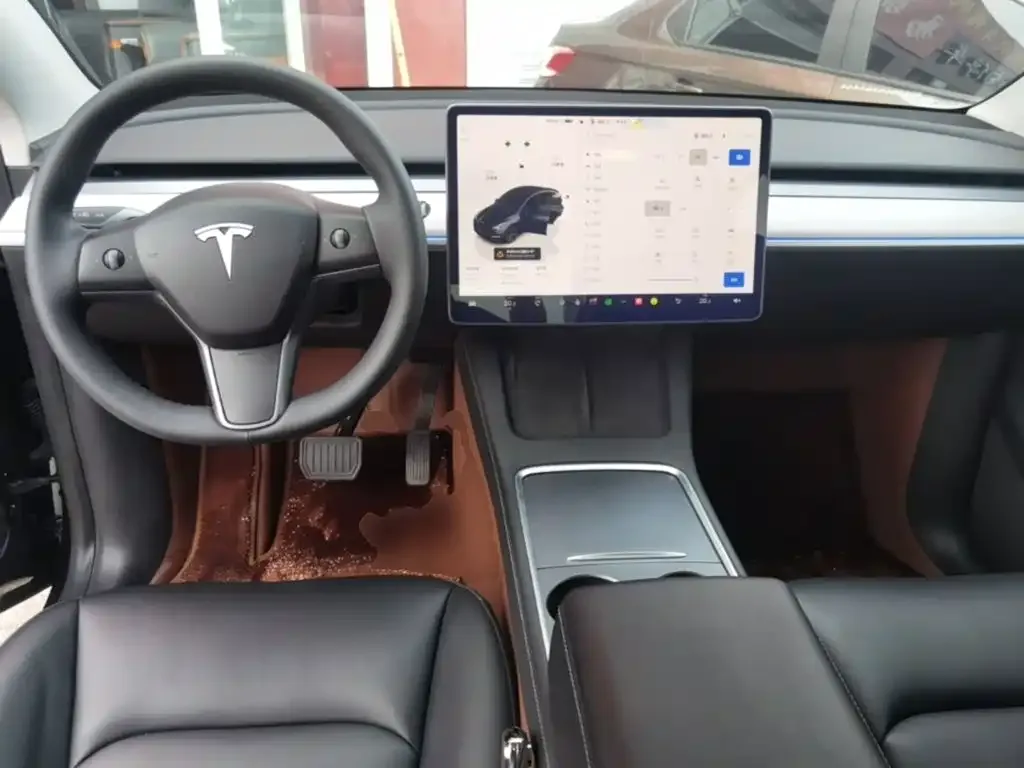 Tesla Model Y 2024 Rear-Wheel Drive Version — Фото автомобиля 9
