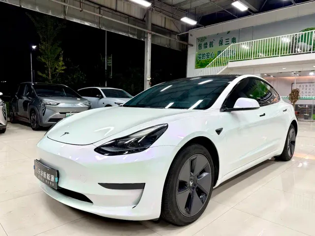 Фотография автомобиля — Tesla Model 3