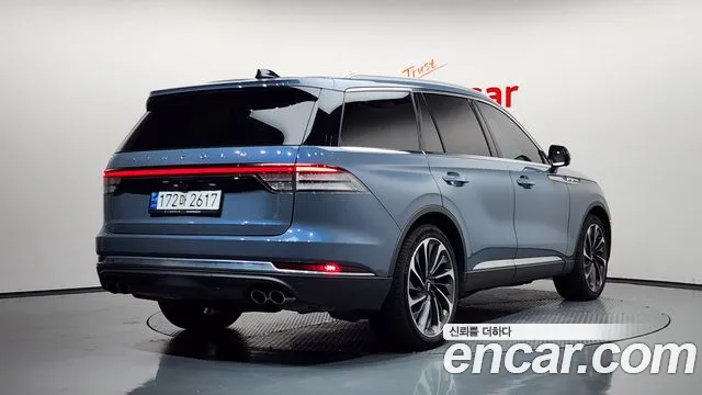 Lincoln Aviator — Фото автомобиля 2