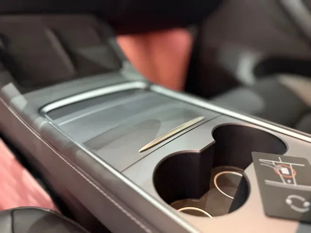 Tesla Model Y — Фото автомобиля 12