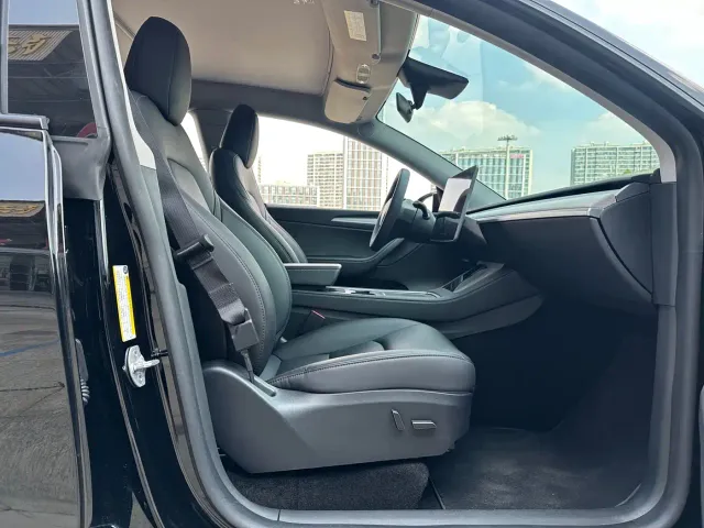 Tesla Model Y — Фото автомобиля 22