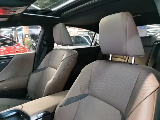 Lexus ES — Фото автомобиля 13