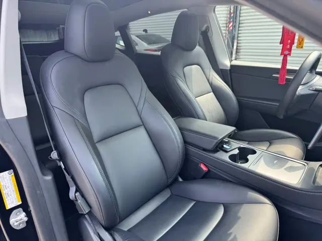 Tesla Model Y — Фото автомобиля 8