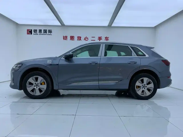 Audi e-tron — Фото автомобиля 4