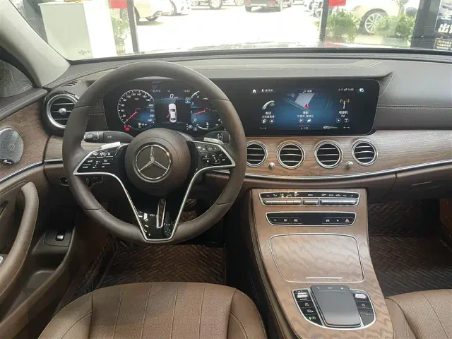Mercedes-Benz E-Class — Фото автомобиля 17