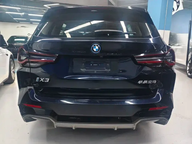 BMW iX3 — Фото автомобиля 15
