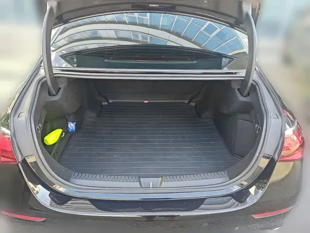 Mercedes-Benz E-Class — Фото автомобиля 23