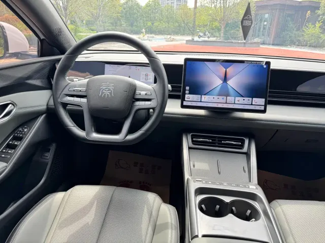 BYD Qin L — Фото автомобиля 6