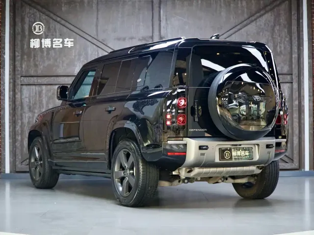 Land Rover Defender — Фото автомобиля 3