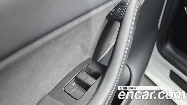 Tesla Model Y — Фото автомобиля 27