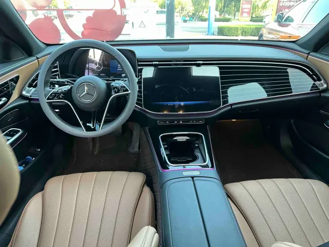 Mercedes-Benz E-Class — Фото автомобиля 4
