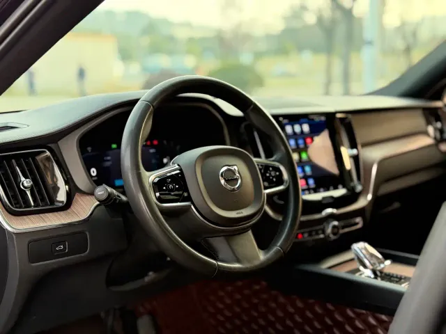 Volvo XC60 — Фото автомобиля 17