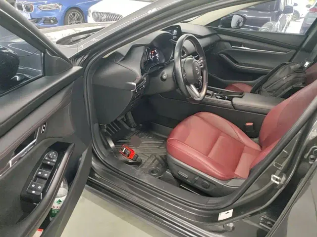 Mazda Axela — Фото автомобиля 15