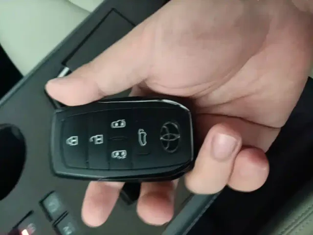Toyota Sienna — Фото автомобиля 8